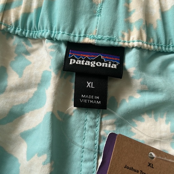 Patagonia NWT Woman’s Barely Baggies Shorts Size XL - Picture 3 of 8